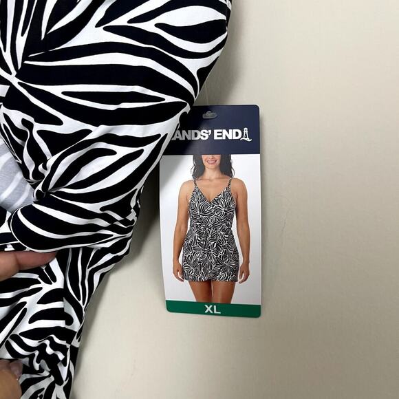 NWT Lands End Black White Chlorine Resistant Tulip Wrap SwimDress One Piece XL - Picture 3 of 6
